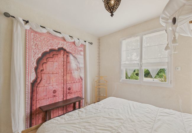 House in Longeville-sur-Mer - Colorful family home with garden for 6 House in Longeville-sur-Mer - Colorful family home with garden for 6