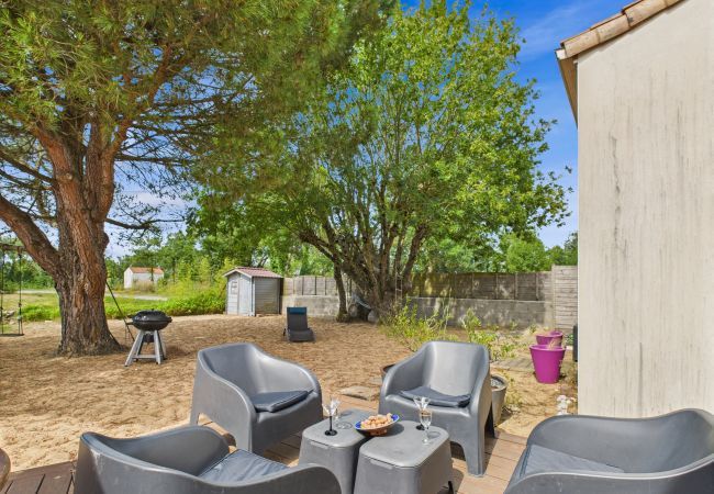 House in Longeville-sur-Mer - Colorful family home with garden for 6 House in Longeville-sur-Mer - Colorful family home with garden for 6