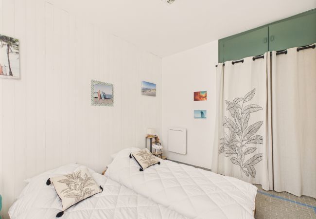 Apartment in Saint-Gilles-Croix-de-Vie - 200m from the beach, garden, 2 adults 2 children Apartment in Saint-Gilles-Croix-de-Vie - 200m from the beach, garden, 2 adults 2 children