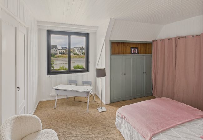 House in Pont-l´Abbé - River View – Spacious House and Garden for 10 House in Pont-l´Abbé - River View – Spacious House and Garden for 10