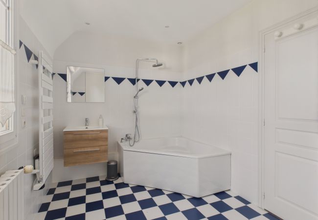 House in Le Pouliguen - 650m from the sea – Large house for 10 with pool House in Le Pouliguen - 650m from the sea – Large house for 10 with pool