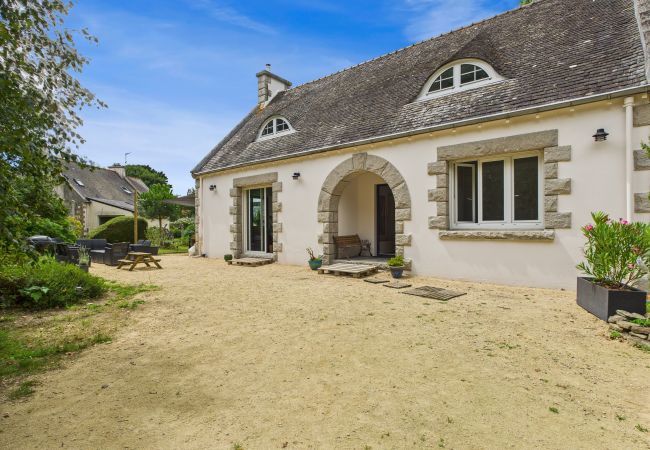 House in Fouesnant - Lovely house for 6 – Large garden and barbecue House in Fouesnant - Lovely house for 6 – Large garden and barbecue