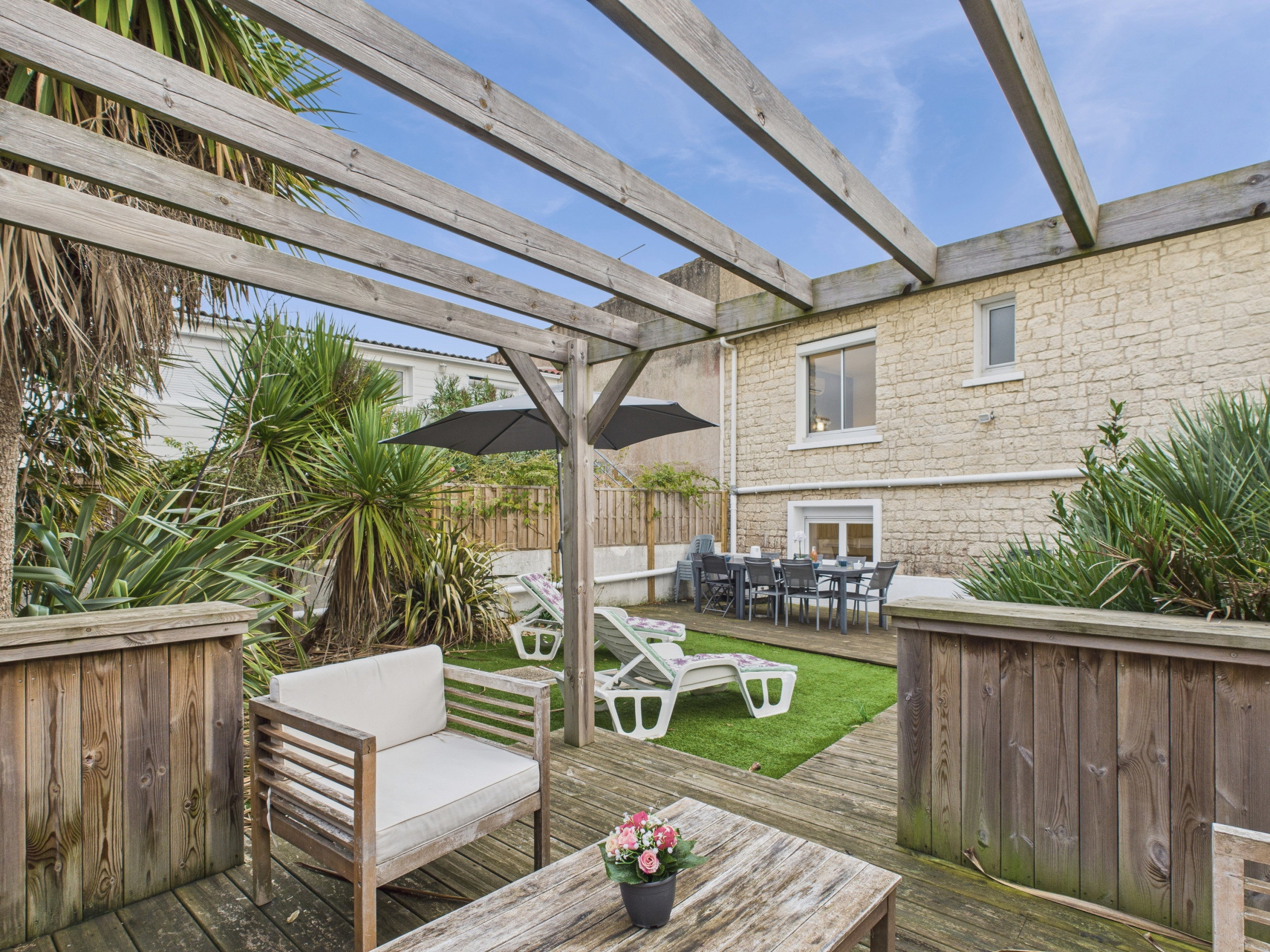  in La Tranche-sur-Mer - 400m from sea - big house for 10, garden