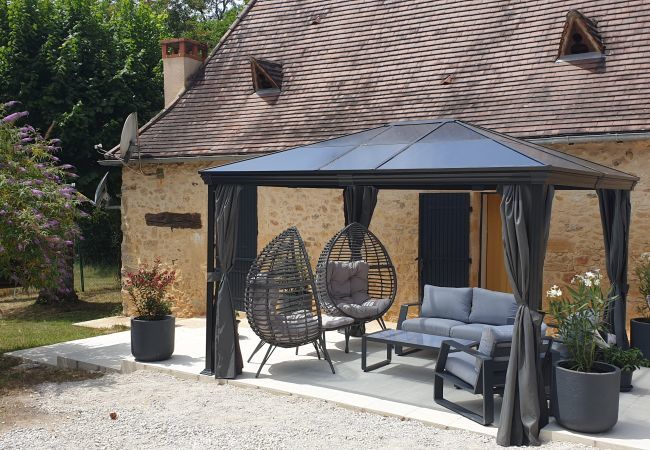 House in Plazac - House for 5 – Large Garden & Terrace – Jacuzzi