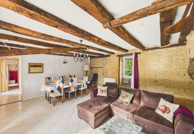 House in Plazac - House for 5 – Large Garden & Terrace – Jacuzzi