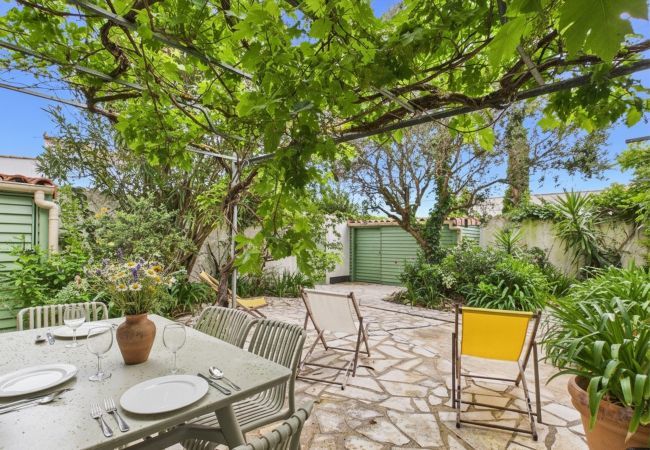 House in Les Portes-en-Ré - 800m from the beach, house for 7 with garden