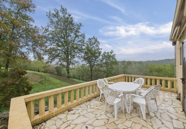 Apartment in Les Eyzies-de-Tayac-Sireuil - Lovely valley view for 3 adults / 2 children