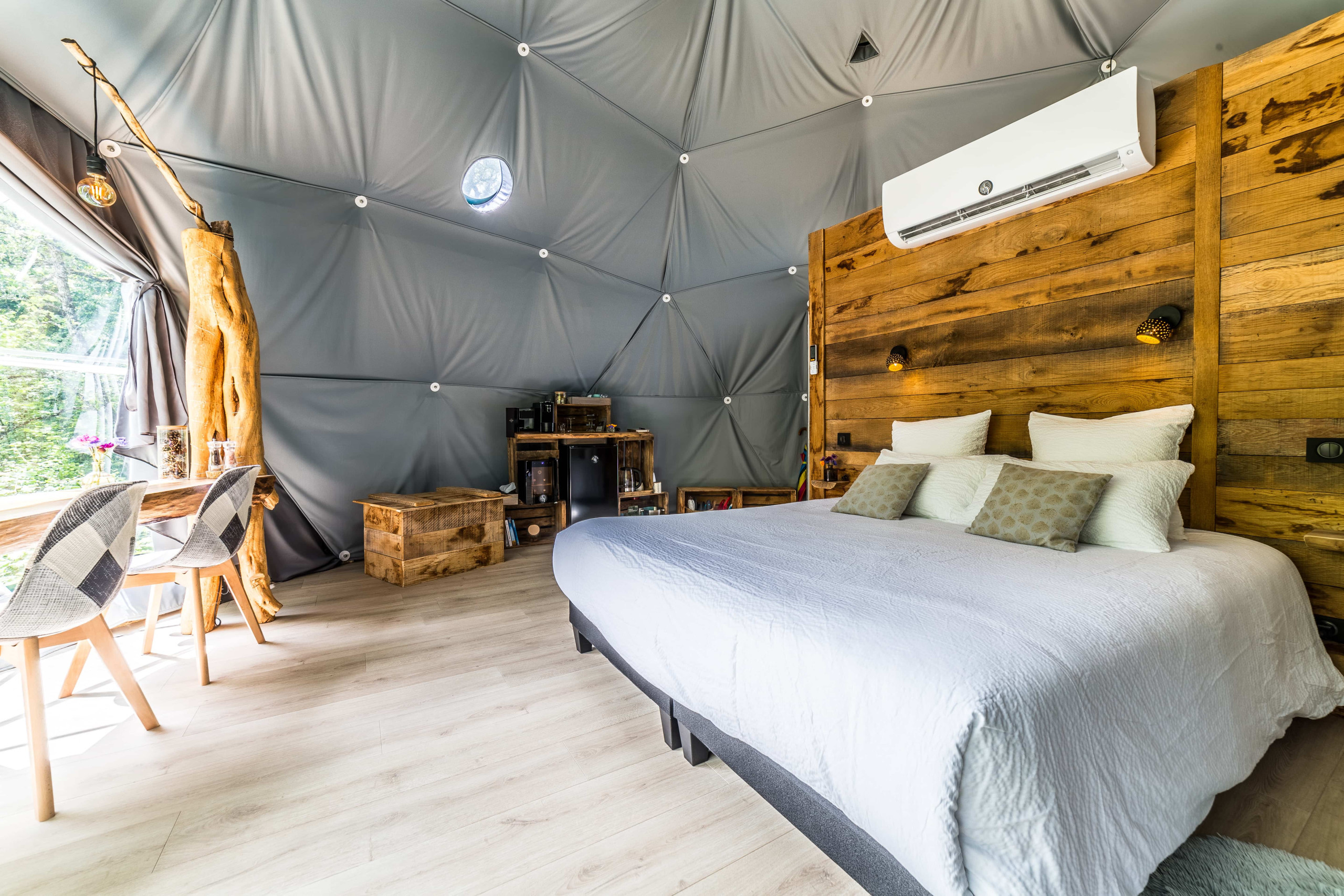 Bungalow/Linked villa in La Dornac - “La Belle Étoile” – Luxury Dome 40 m² – Jacuzzi