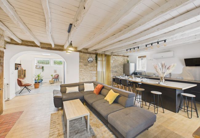 House in La Dornac - Stunning house with pool and garden for 8