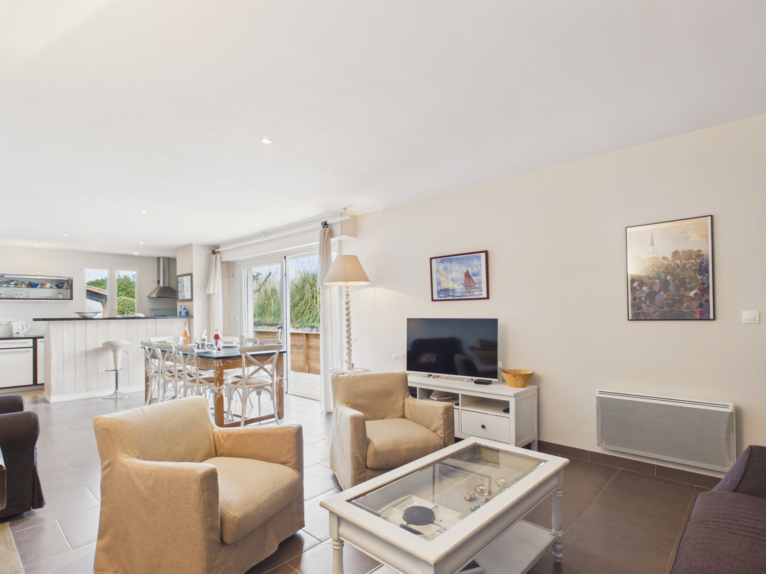  in Ars-en-Ré - Accommodation for 8, garden, near salt marshes