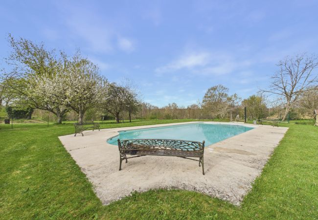 Cottage in Fanlac - La Sonnerie, nature cottage & shared pool