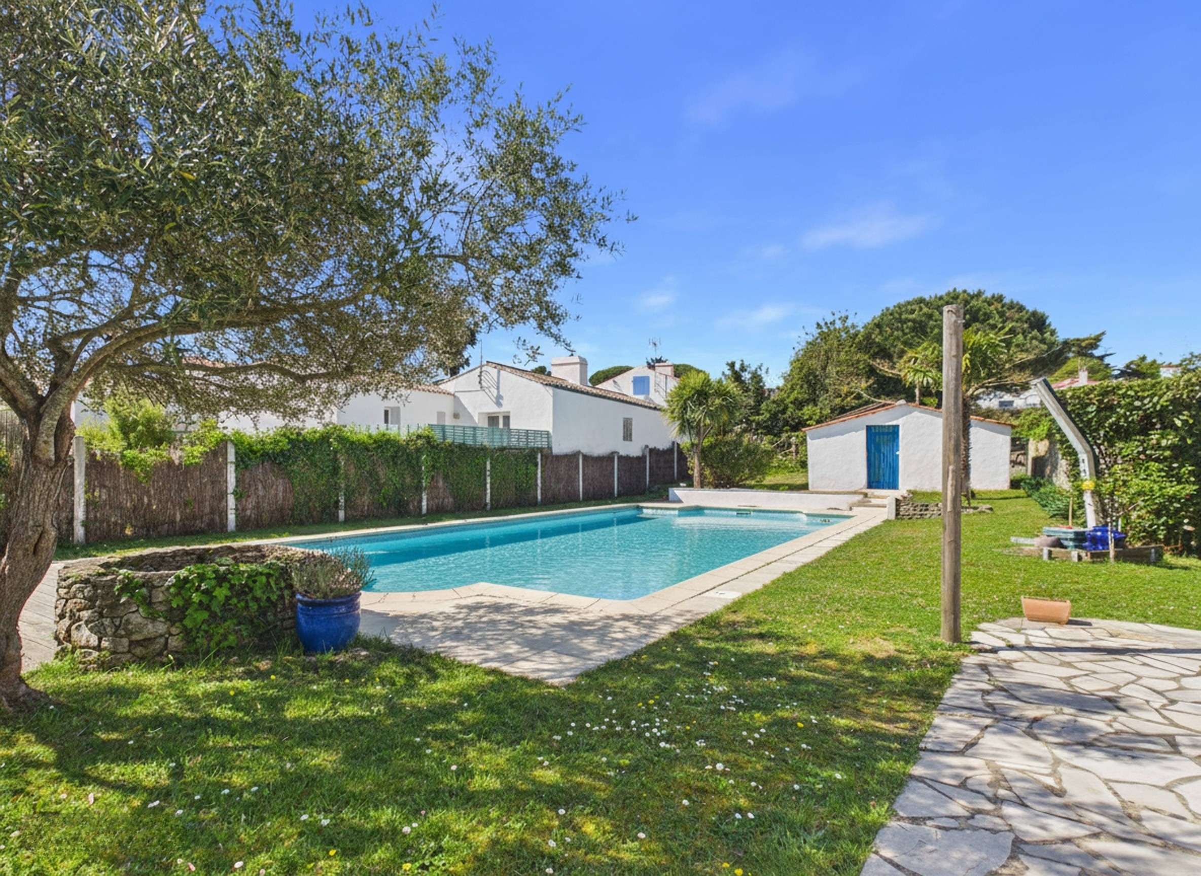  in Barbâtre - Holiday for 8 with pool, sea ​​300 m away