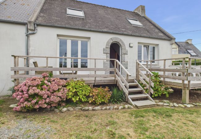 House in Plouguerneau - Beach 50m away, house for 4, garden & BBQ