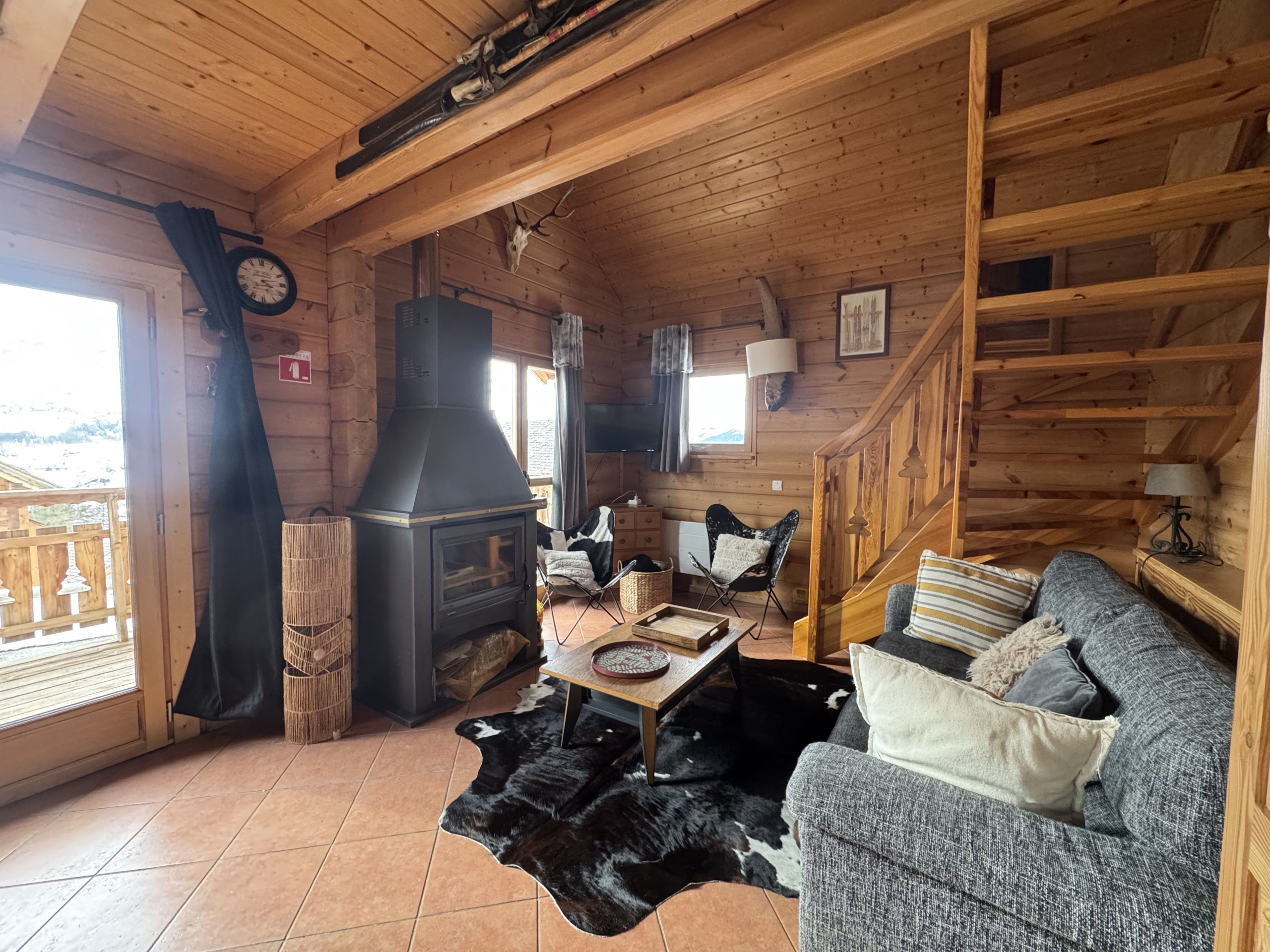 Villa in Le Dévoluy - 250m from slopes, chalet for 10 & shared pool