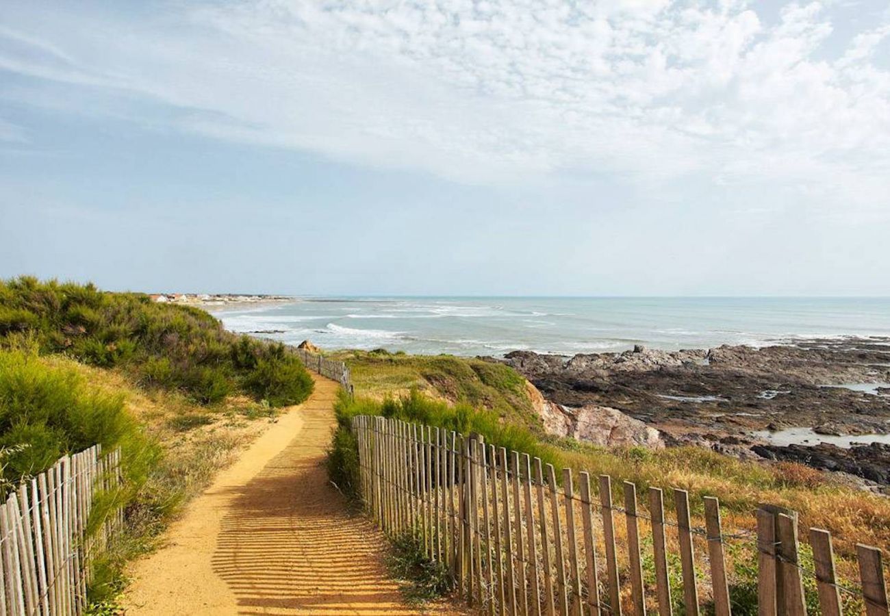 House in Saint-Hilaire-de-Riez - House for 5, close to the beach, shared pool