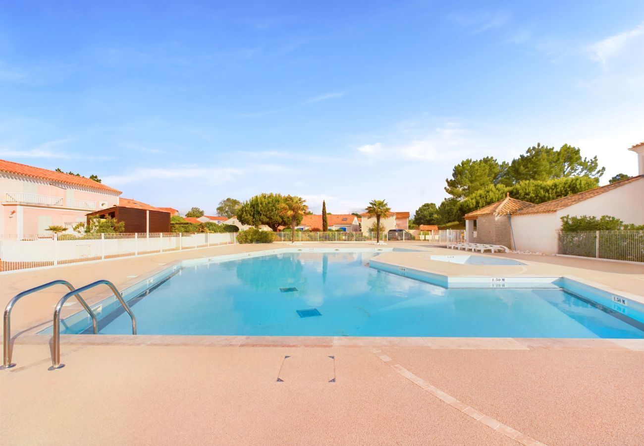 House in Saint-Hilaire-de-Riez - House for 5, close to the beach, shared pool
