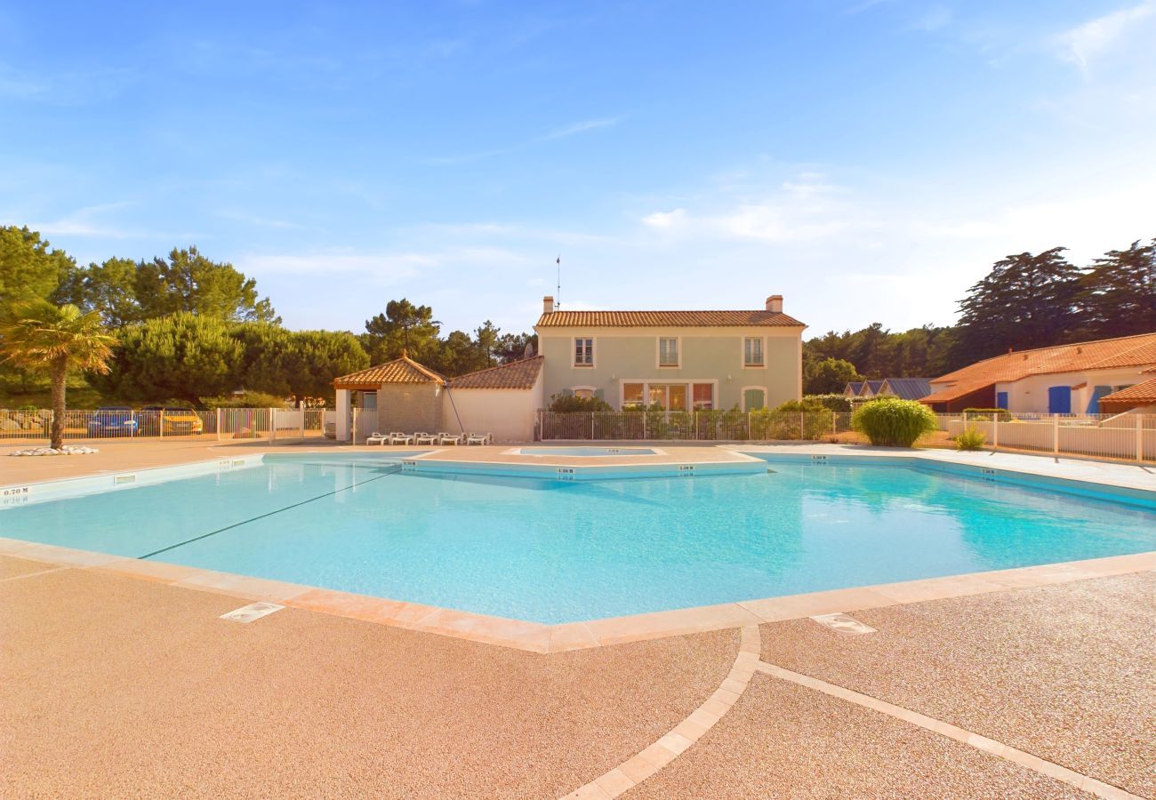 House in Saint-Hilaire-de-Riez - House for 5, close to the beach, shared pool