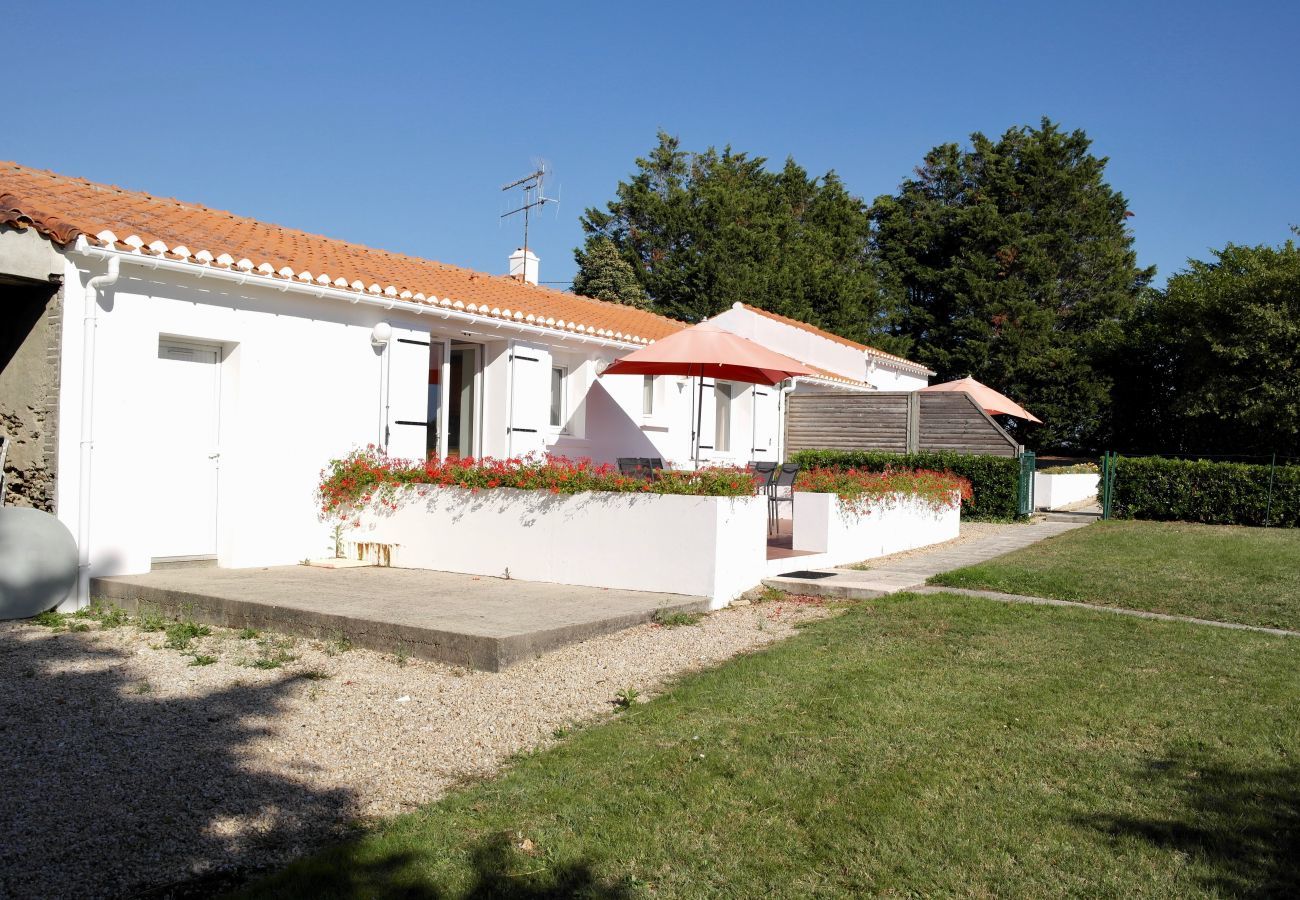 Terraced House in Commequiers - Country house for 6 with swimming pool 