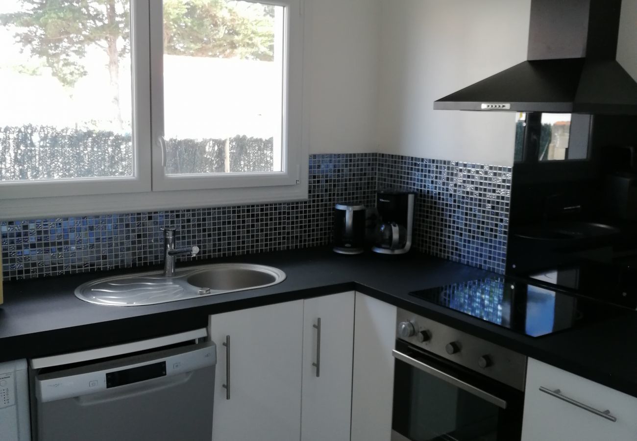 House in Notre-Dame-de-Monts - Charming house at 500 m from the coast for 4