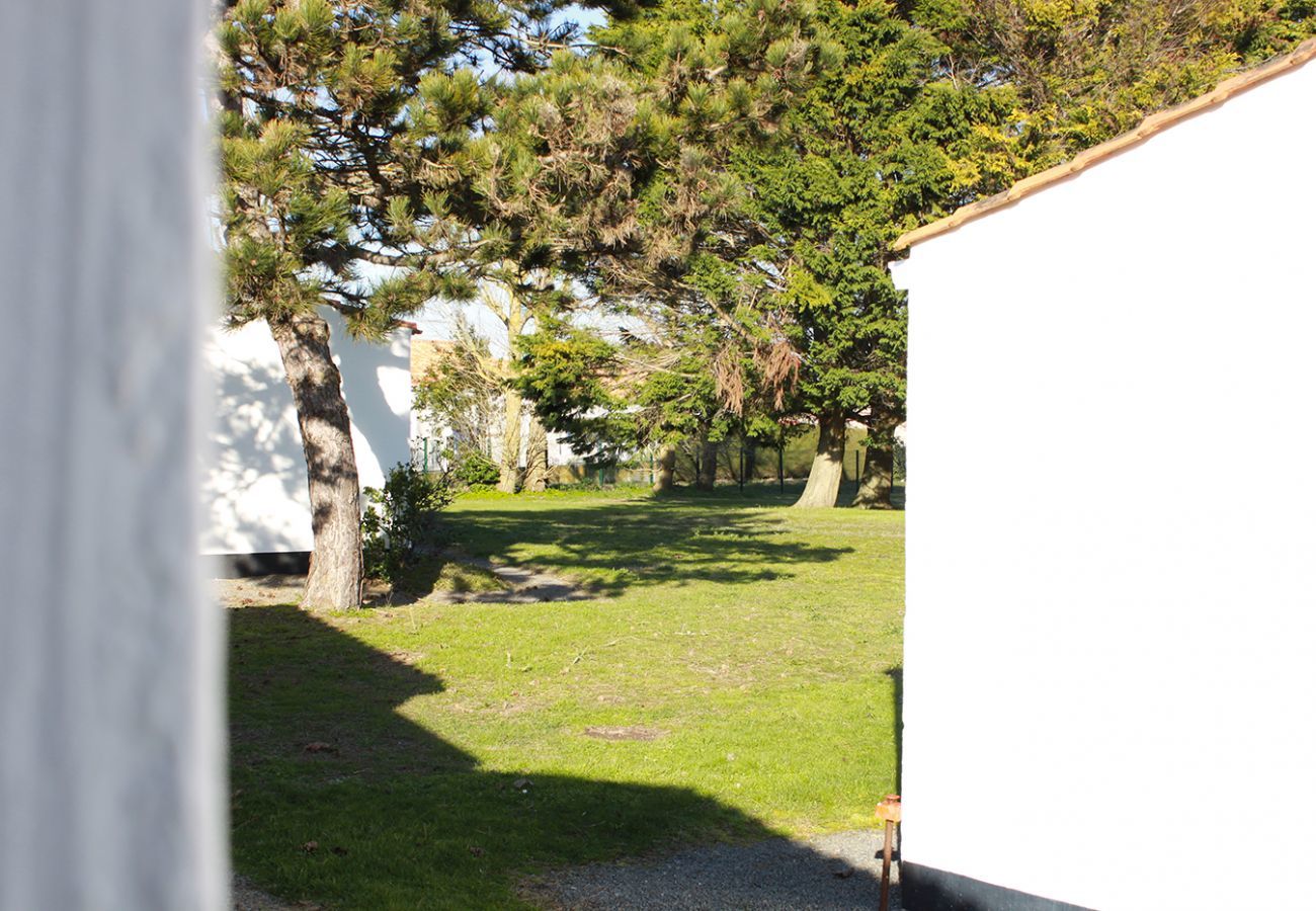 House in Bretignolles-sur-Mer - Coastal Cottage for 4 - Heated Pool