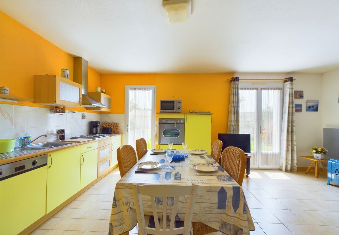 House in Le Fenouiller - House with garden - Between beach and river