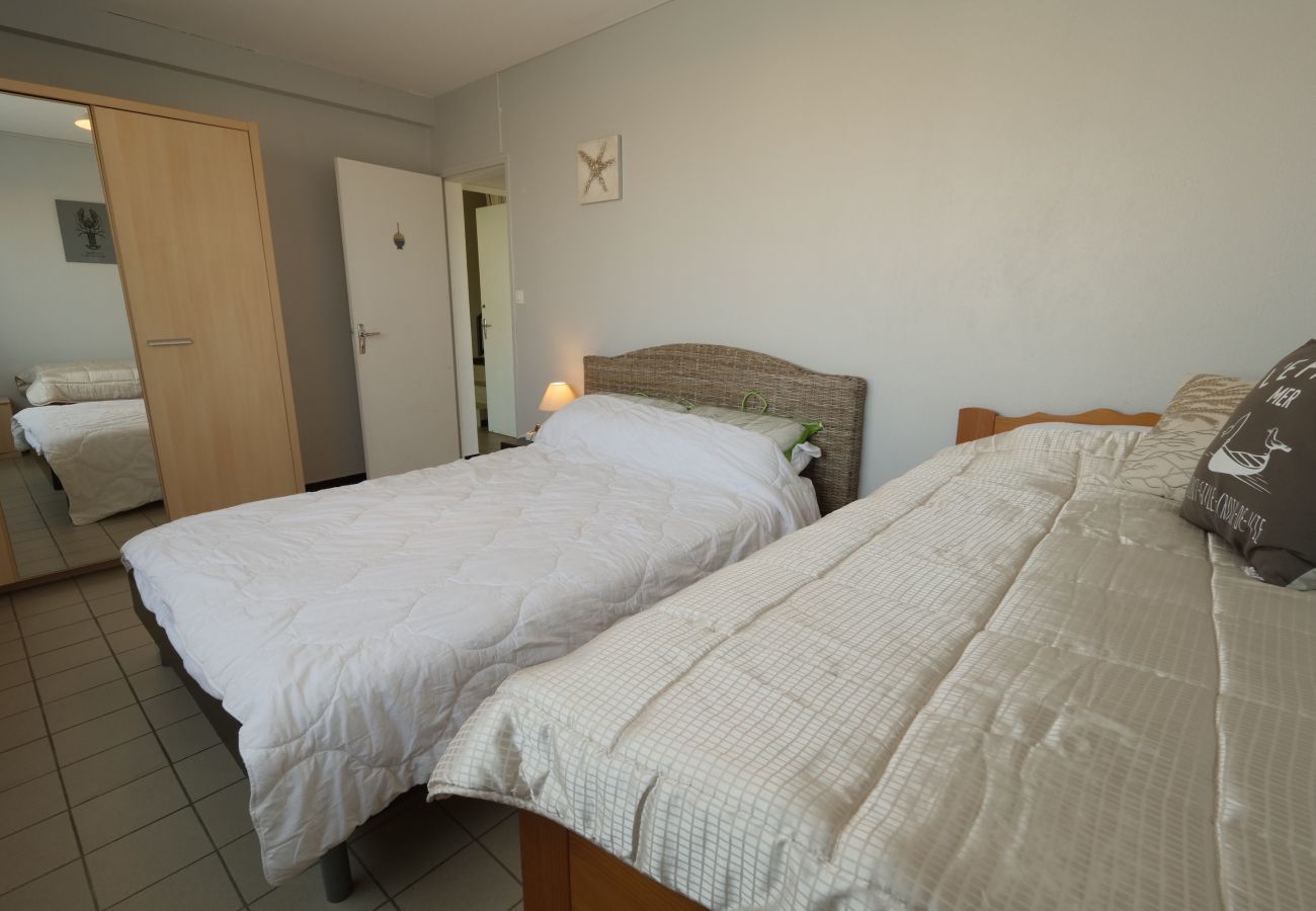 House in Saint-Gilles-Croix-de-Vie - A large holiday home for 10 close to the sea