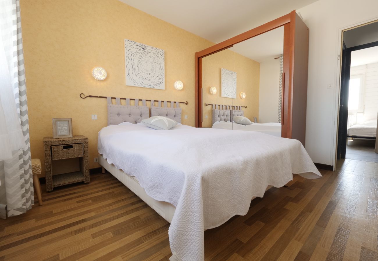 House in Saint-Gilles-Croix-de-Vie - A large holiday home for 10 close to the sea