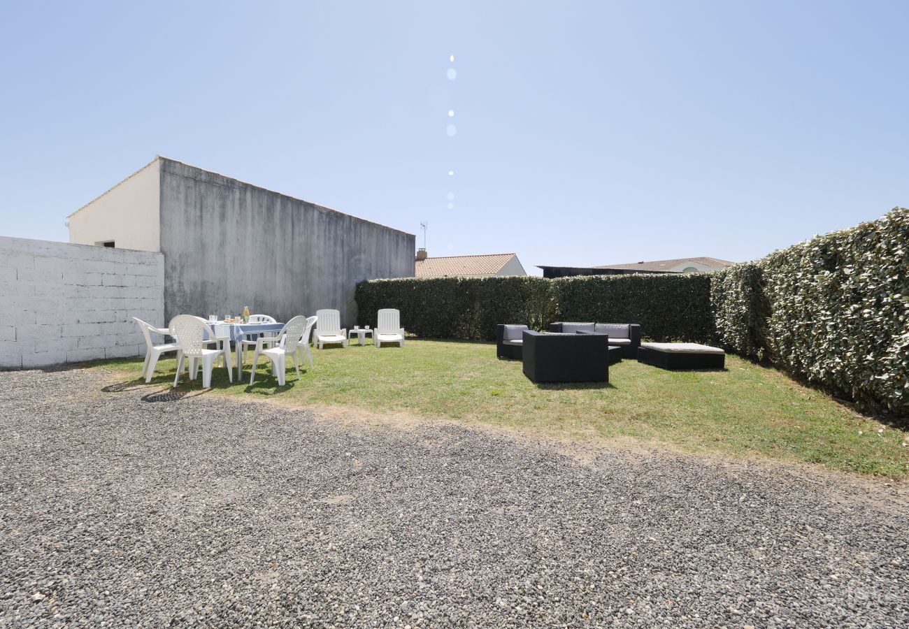 House in Saint-Gilles-Croix-de-Vie - A large holiday home for 10 close to the sea