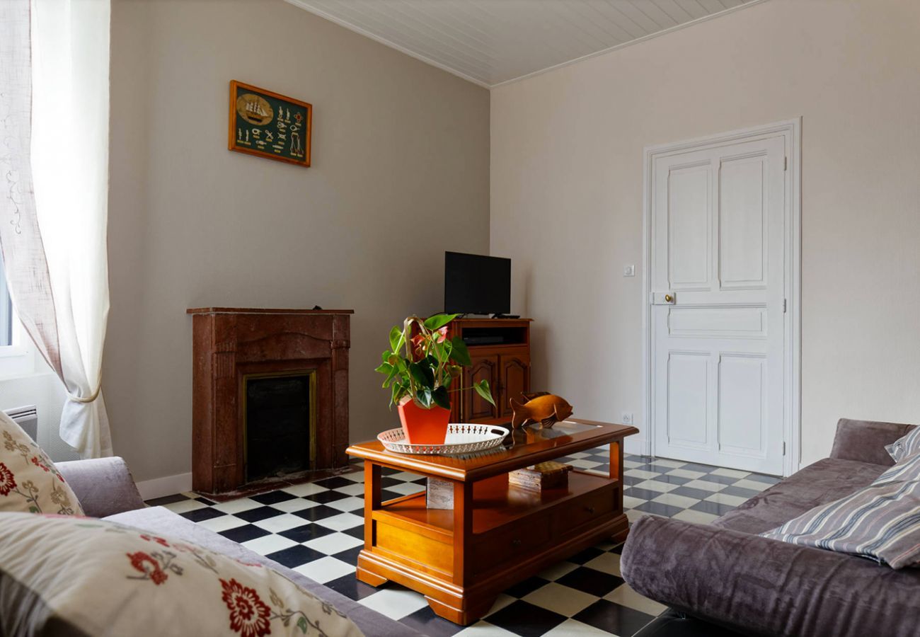 House in Beauvoir-sur-Mer - In the heart of the city, pretty house for 6 with garden