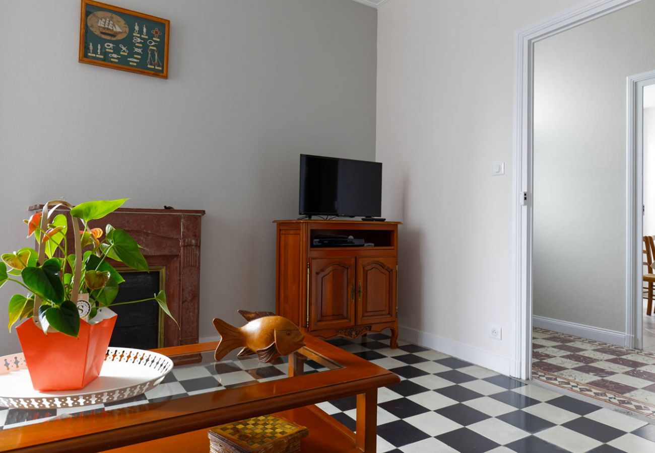 House in Beauvoir-sur-Mer - In the heart of the city, pretty house for 6 with garden