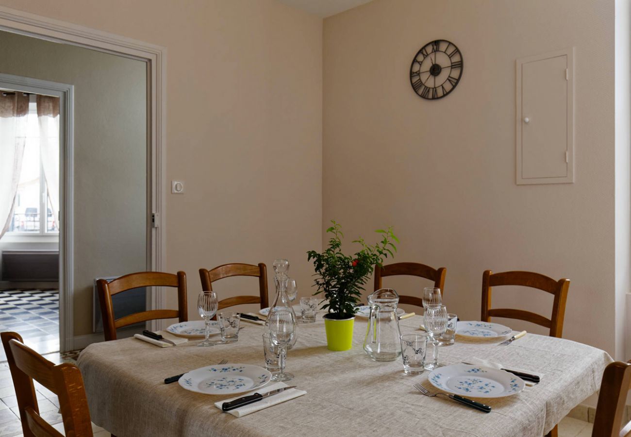 House in Beauvoir-sur-Mer - In the heart of the city, pretty house for 6 with garden