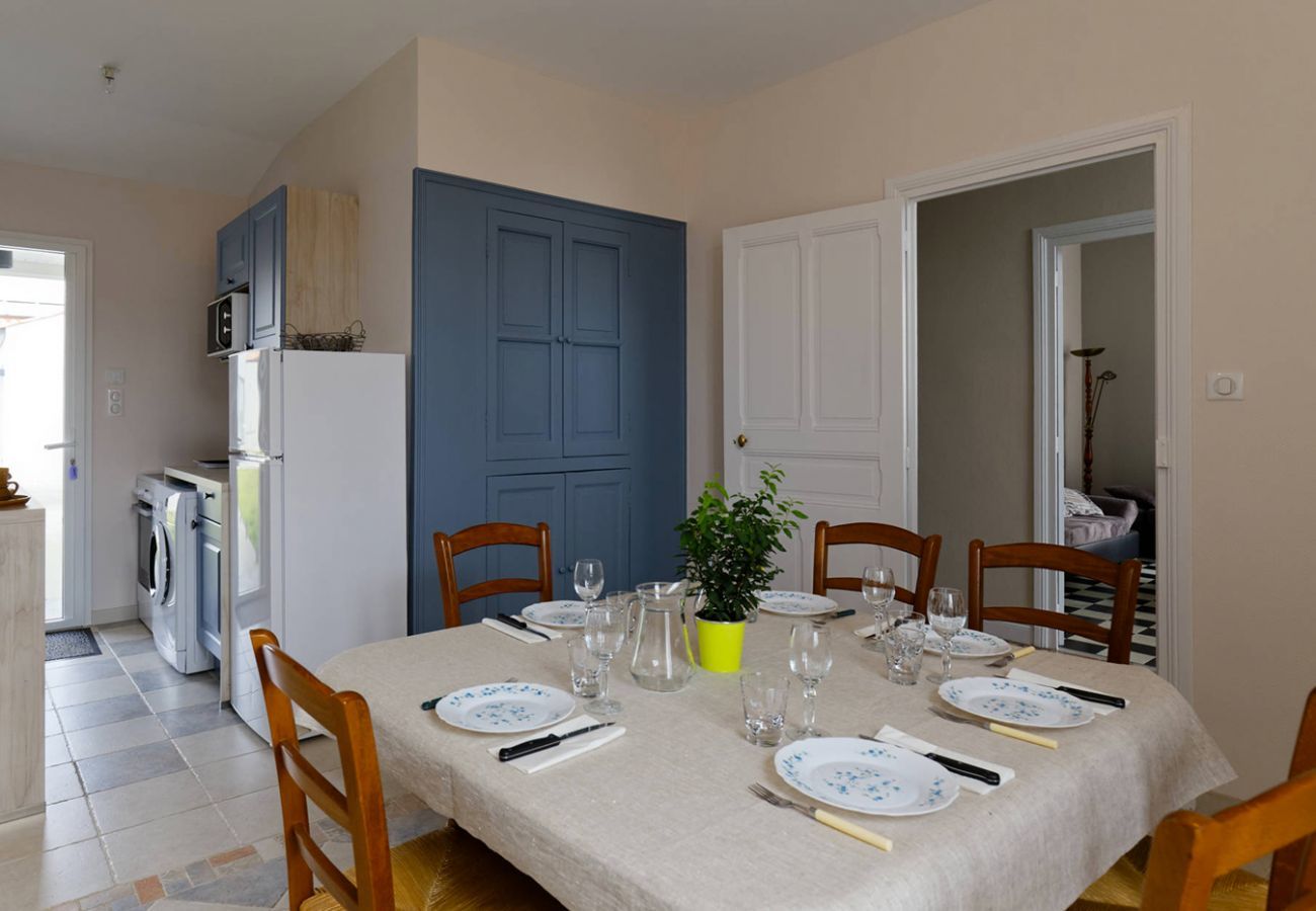 House in Beauvoir-sur-Mer - In the heart of the city, pretty house for 6 with garden