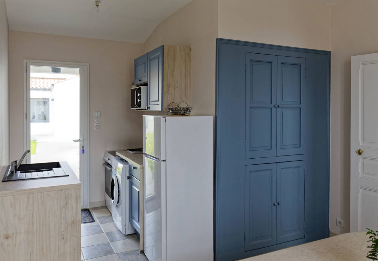 House in Beauvoir-sur-Mer - In the heart of the city, pretty house for 6 with garden
