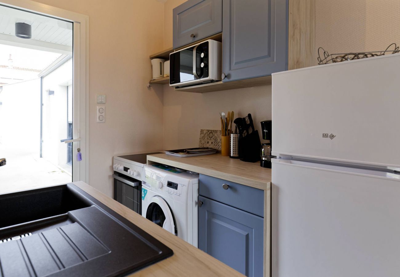 House in Beauvoir-sur-Mer - In the heart of the city, pretty house for 6 with garden