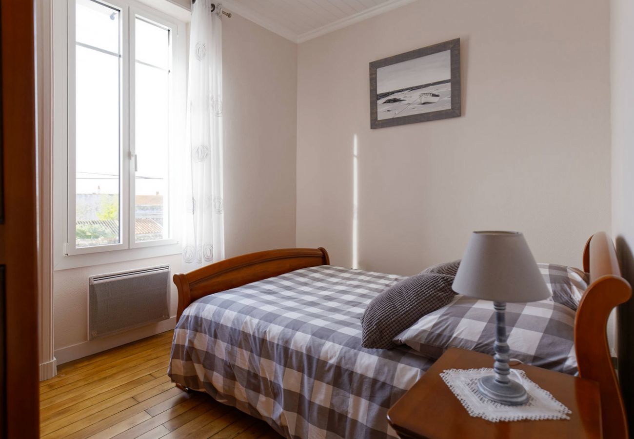 House in Beauvoir-sur-Mer - In the heart of the city, pretty house for 6 with garden