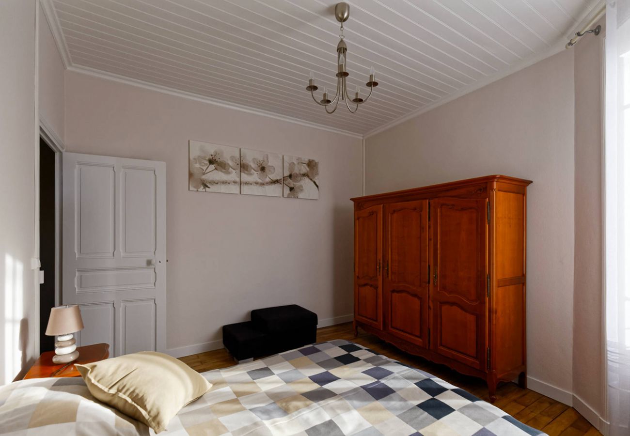 House in Beauvoir-sur-Mer - In the heart of the city, pretty house for 6 with garden