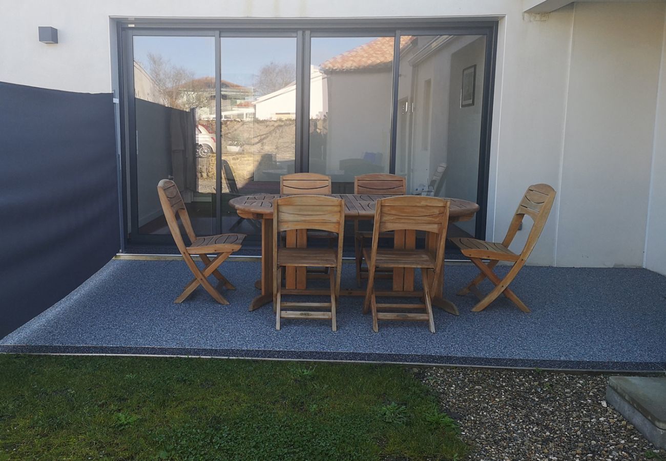 House in Beauvoir-sur-Mer - In the heart of the city, pretty house for 6 with garden