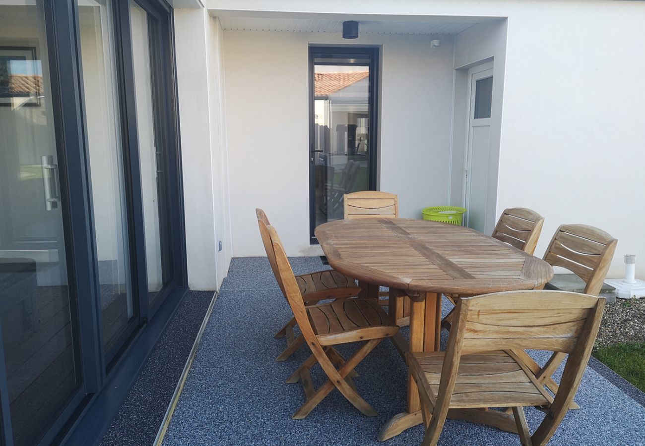 House in Beauvoir-sur-Mer - In the heart of the city, pretty house for 6 with garden