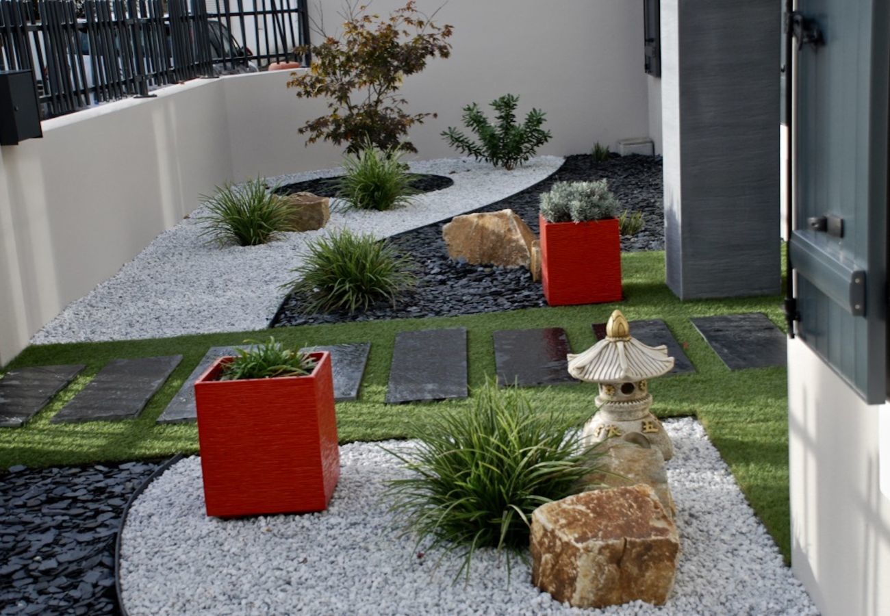 House in Beauvoir-sur-Mer - In the heart of the city, pretty house for 6 with garden
