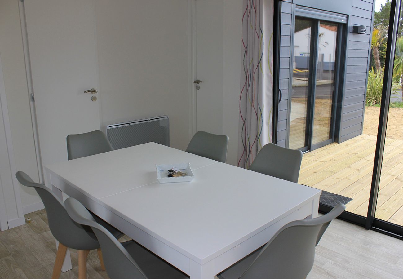 Chalet in Saint-Hilaire-de-Riez - Chalet for 6, estate with swimming pool
