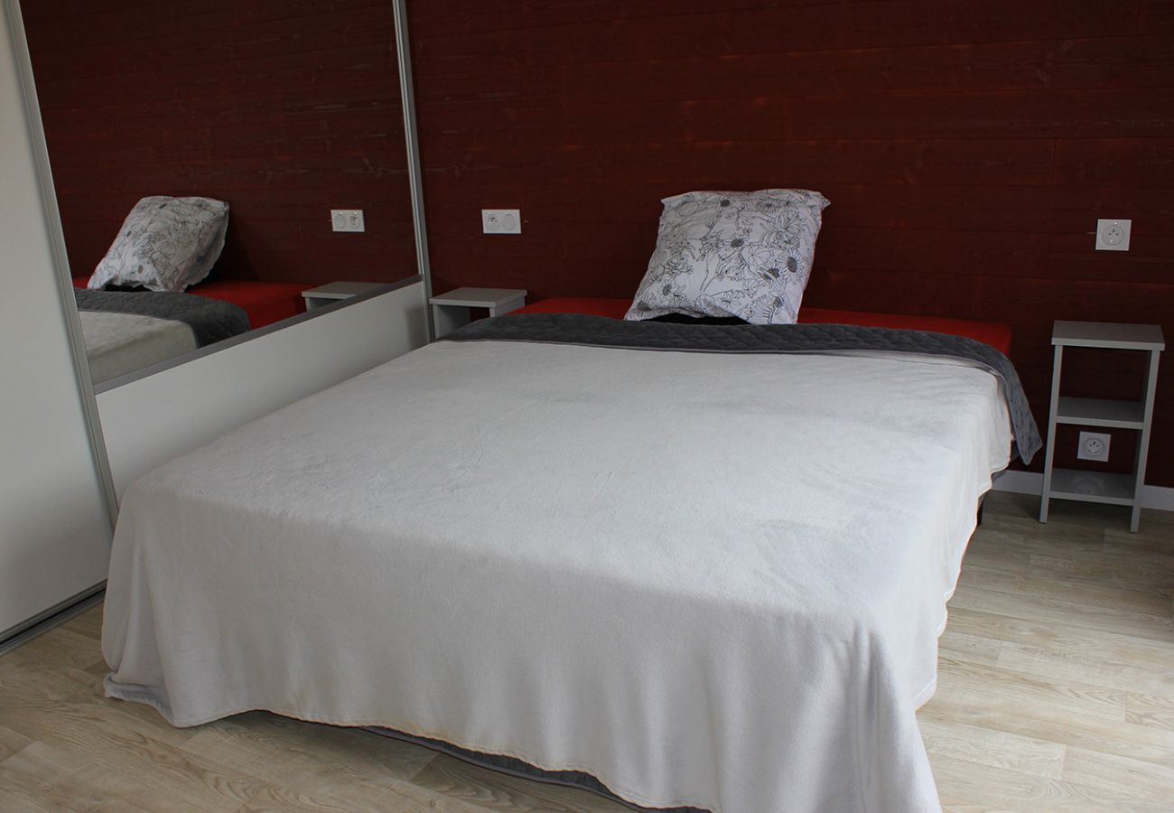 Chalet in Saint-Hilaire-de-Riez - Chalet for 6, estate with swimming pool