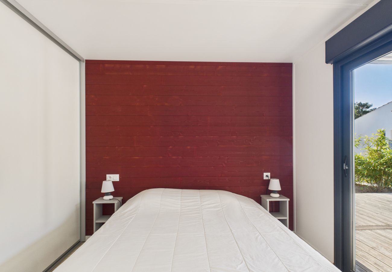 Chalet in Saint-Hilaire-de-Riez - Chalet for 6, estate with swimming pool