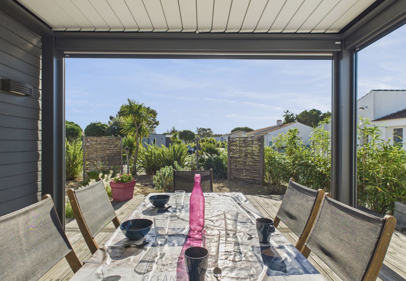 Chalet in Saint-Hilaire-de-Riez - Chalet for 6, estate with swimming pool