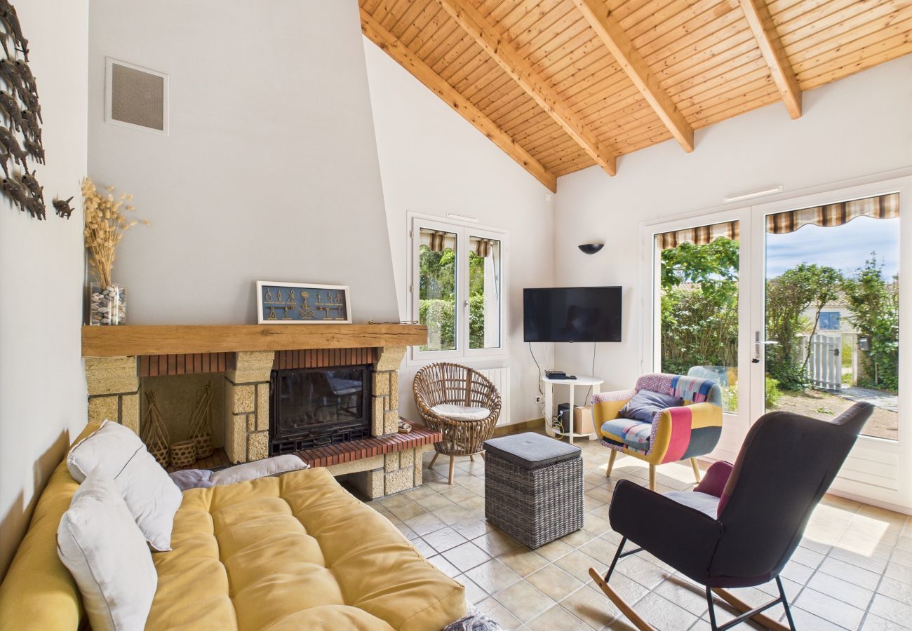 House in Bretignolles-sur-Mer - A house for 10 with garden near the sea 