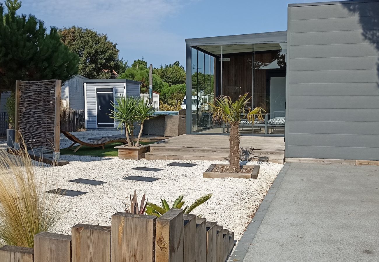 Chalet in Saint-Hilaire-de-Riez - Pretty chalet for 6, residence with swimming pool
