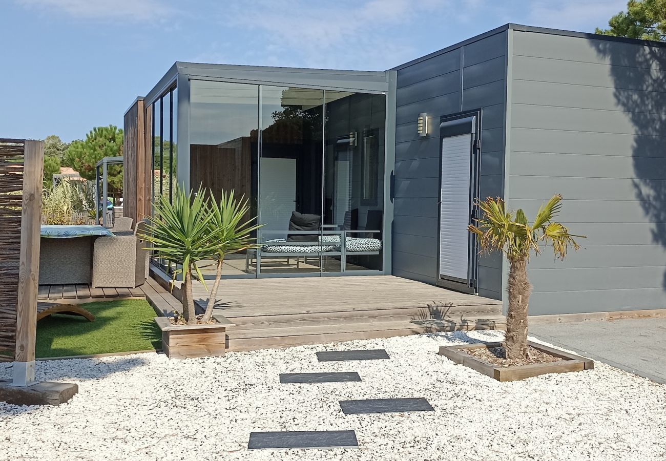 Chalet in Saint-Hilaire-de-Riez - Pretty chalet for 6, residence with swimming pool