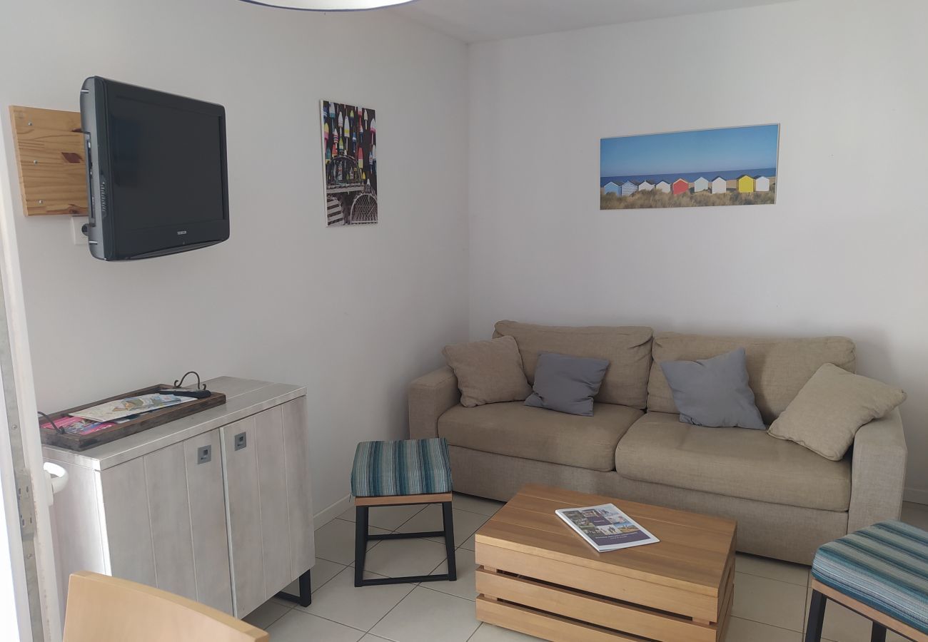 Terraced House in Talmont-Saint-Hilaire - A small house in the Vendée, with access to the swimming pool