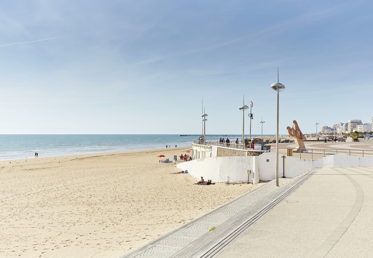 Apartment in Saint-Jean-de-Monts - Apartment for 4 - Beach 250m away in St Jean de Monts