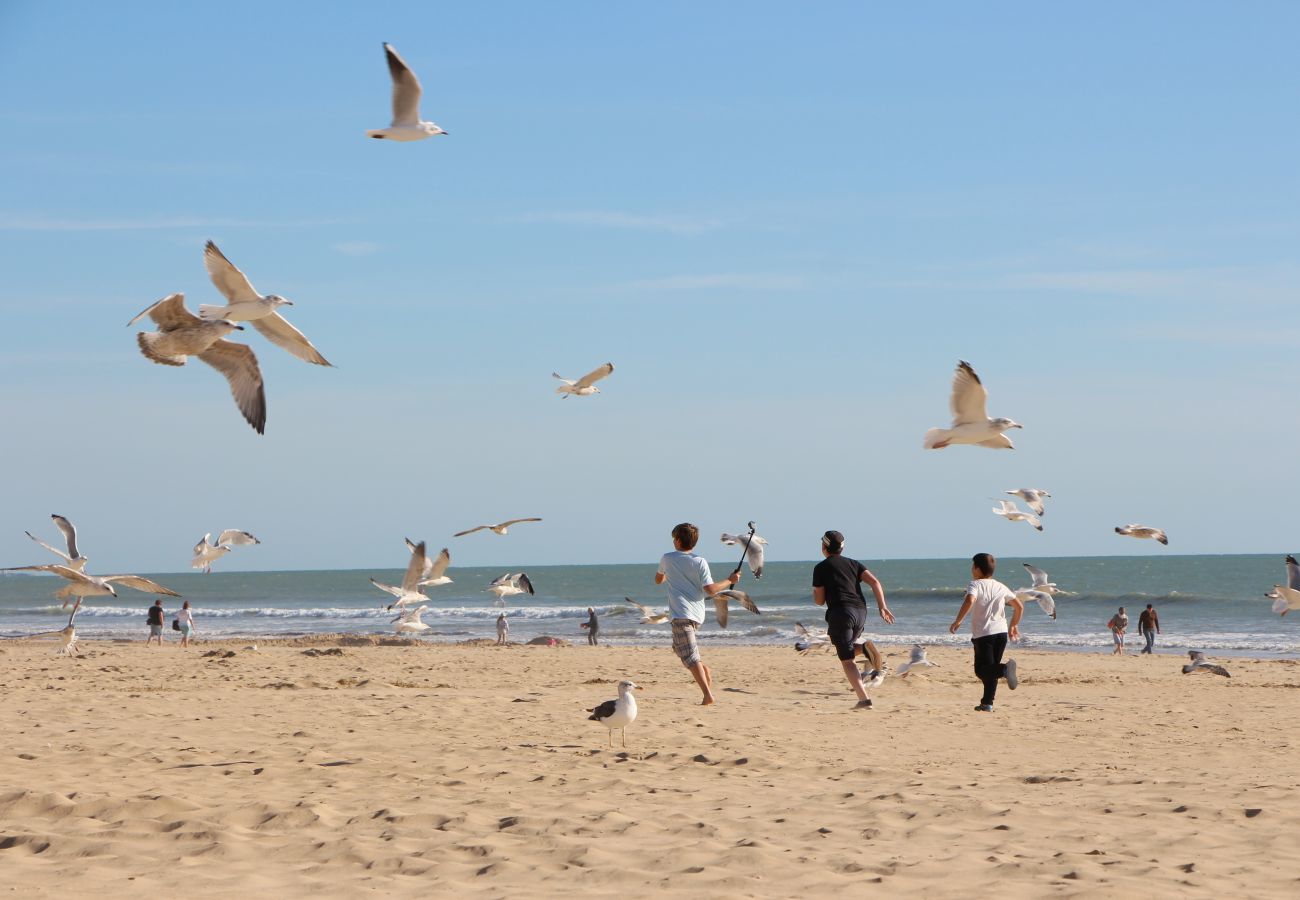 Apartment in Saint-Jean-de-Monts - Apartment for 4 - Beach 250m away in St Jean de Monts