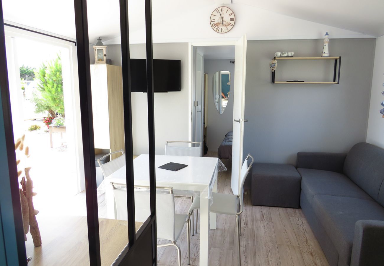 Chalet in Saint-Hilaire-de-Riez - Residence with swimming pool, chalet for 6